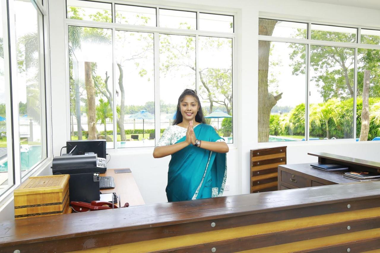 Diya Dahara Lake Resort Yala Exterior foto