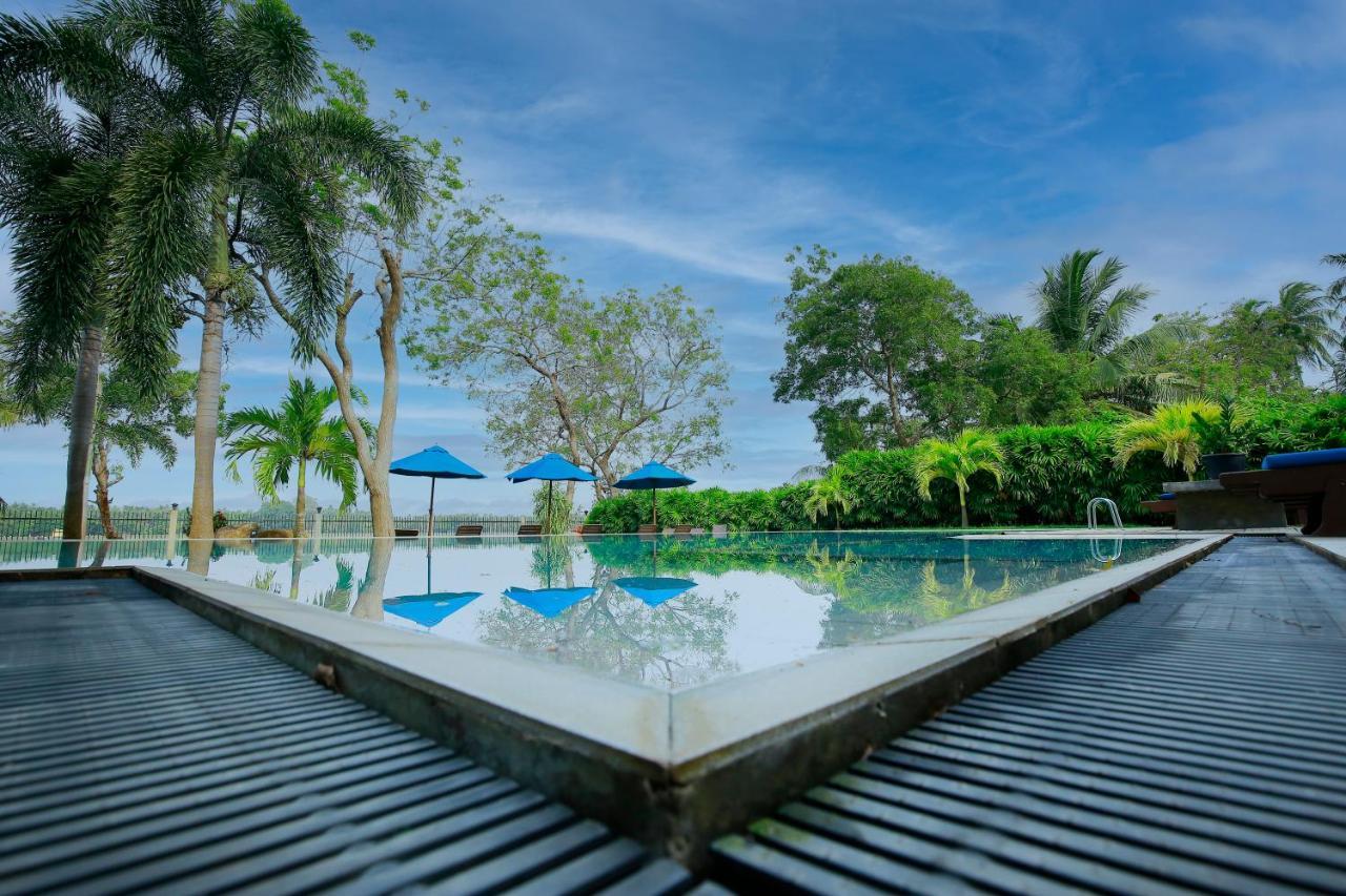 Diya Dahara Lake Resort Yala Exterior foto