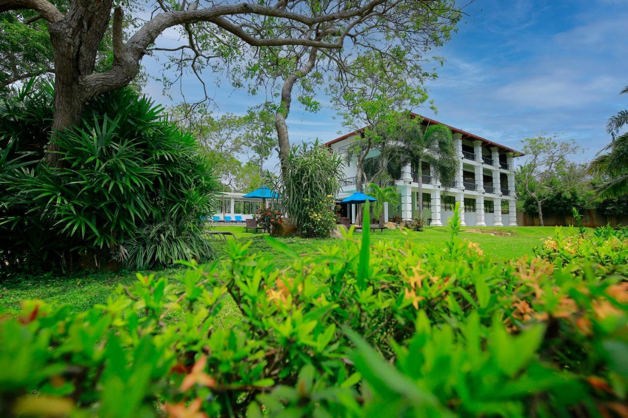 Diya Dahara Lake Resort Yala Exterior foto
