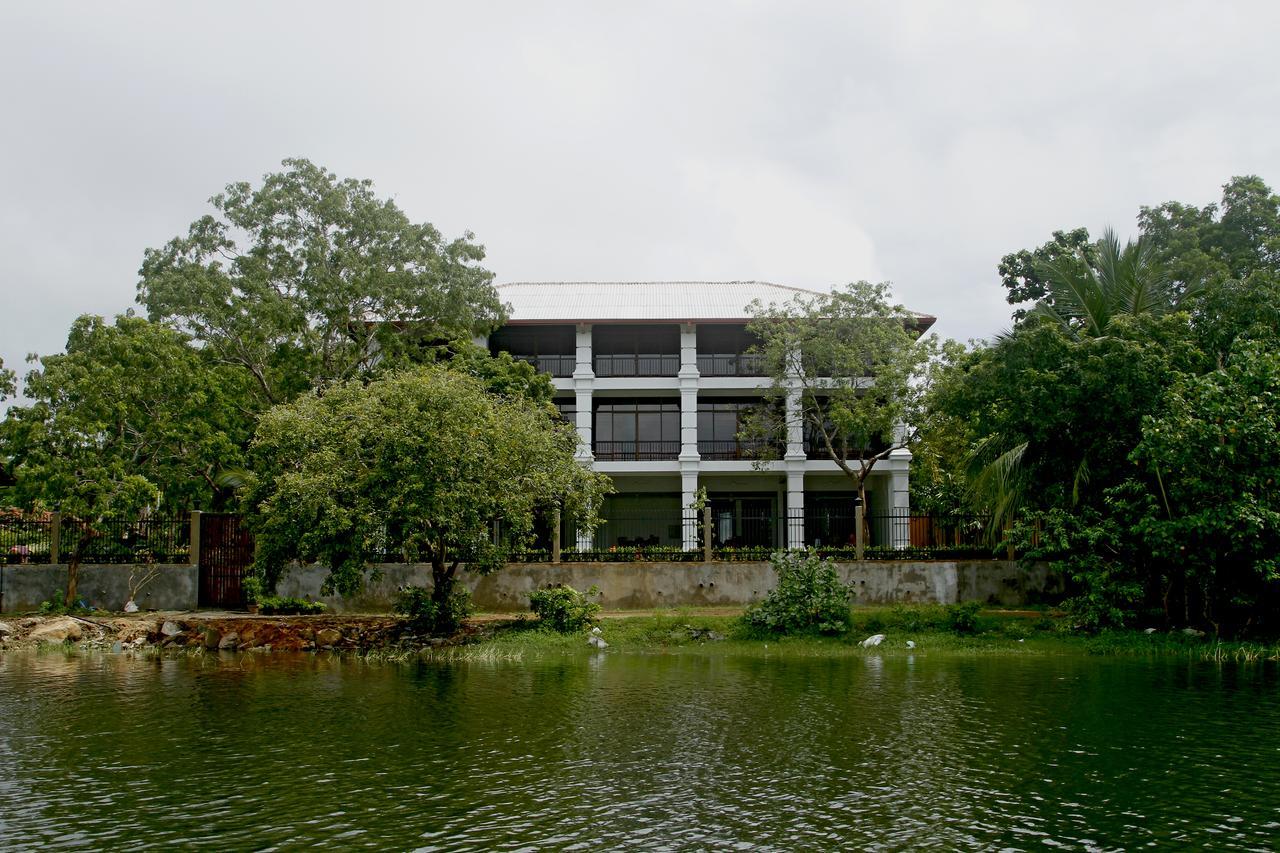 Diya Dahara Lake Resort Yala Exterior foto